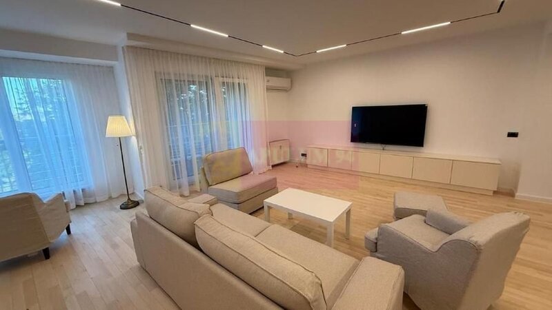 Apartament 3 Camere / 140 MP  Bld Aviatorilor  / Garaj