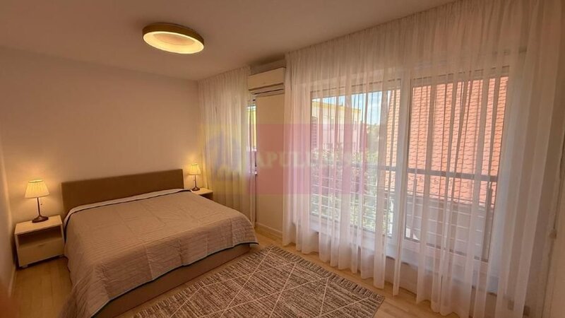 Apartament 3 Camere / 140 MP  Bld Aviatorilor  / Garaj